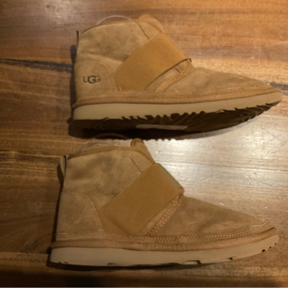 UGG Chestnut Suede Boots with Plush Lining - Picture 4 of 9